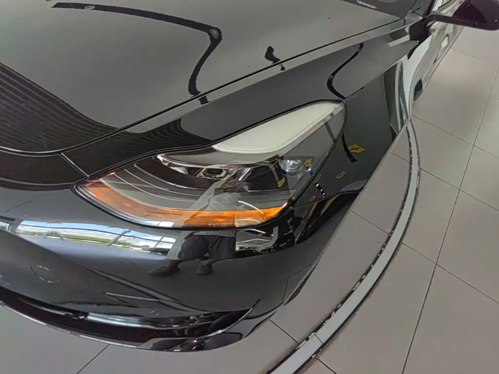 Tesla Model 3 — миниатюра 24