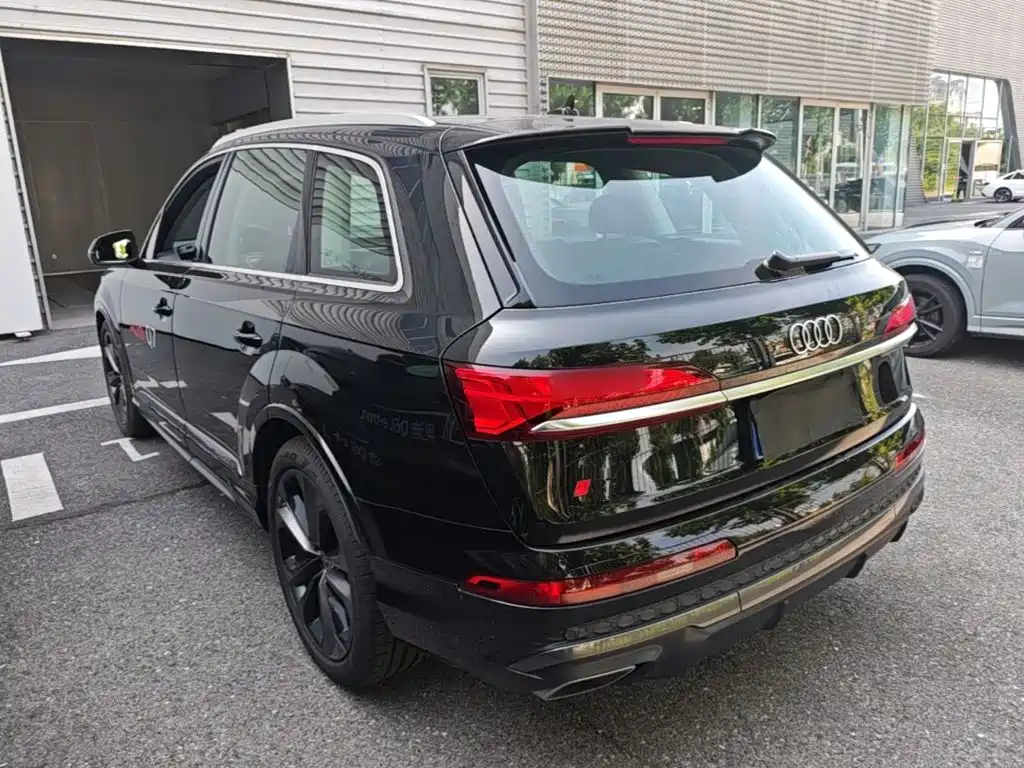Audi Q7 — миниатюра 5