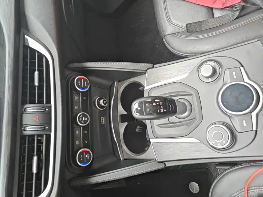 Alfa Romeo Stelvio — миниатюра 14