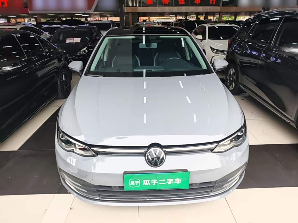 Volkswagen Golf 1.4 л 2023 г. Серебристо-серый, пробег 22200 км