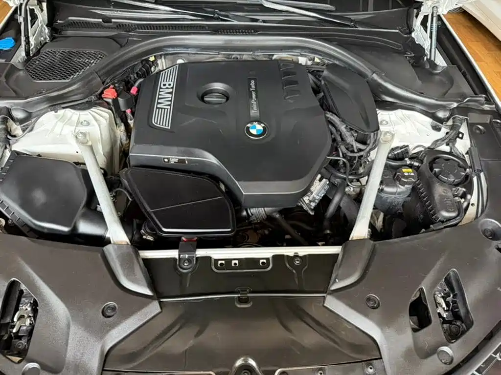 BMW 5 Series — миниатюра 8