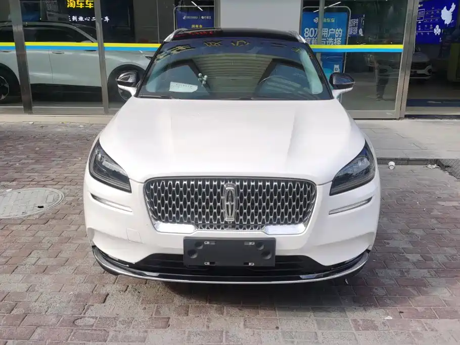 Lincoln Corsair — миниатюра 2