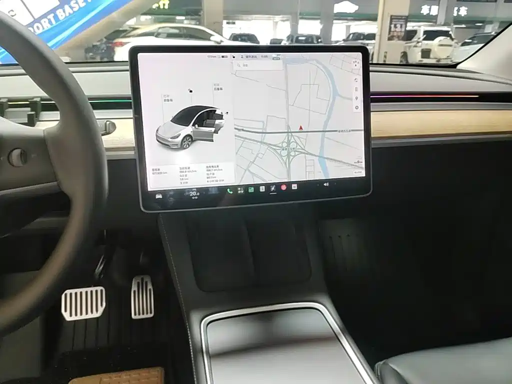 Tesla Model Y — миниатюра 13