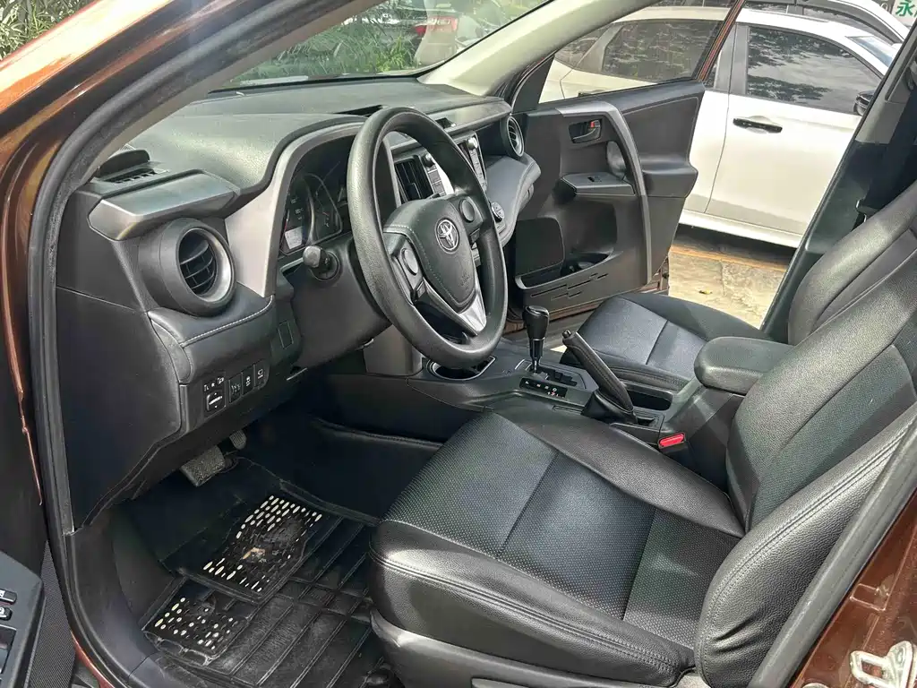 Toyota RAV4 — миниатюра 5