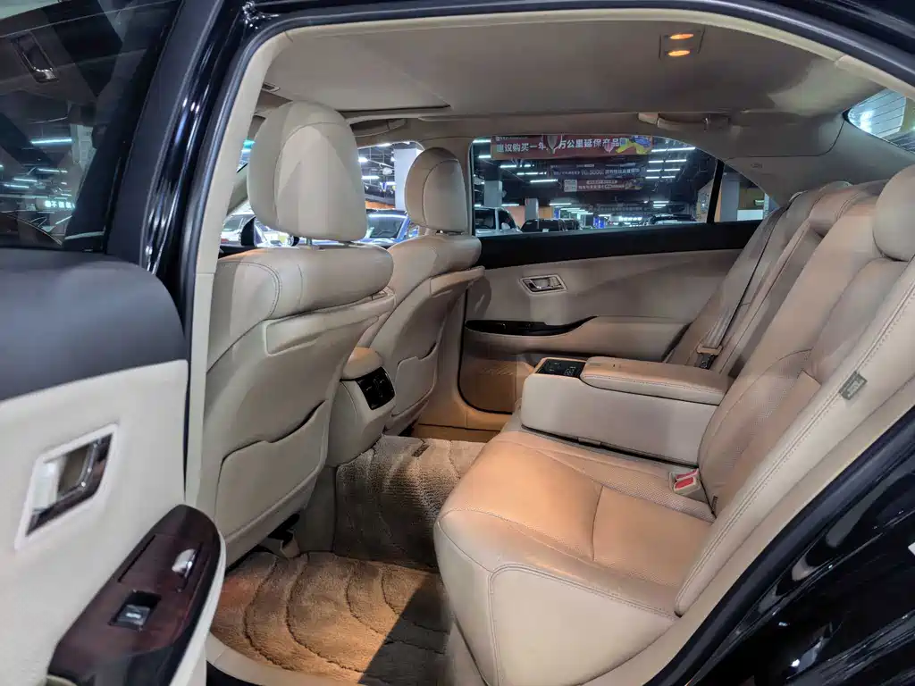 Toyota Crown — миниатюра 5
