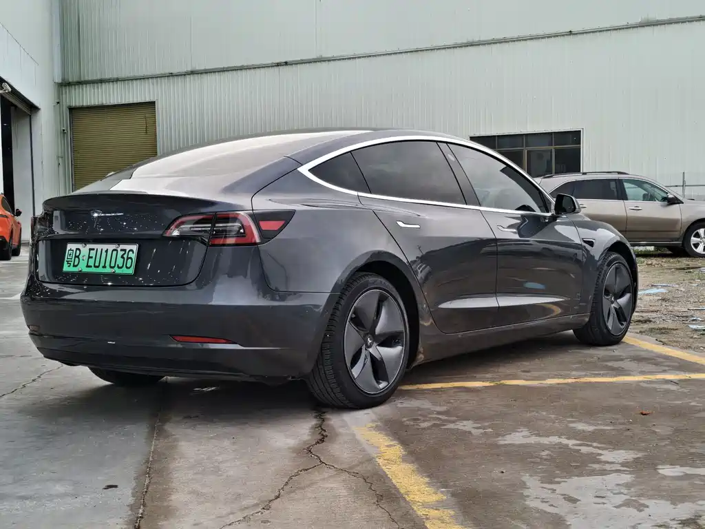 Tesla Model 3 — миниатюра 13
