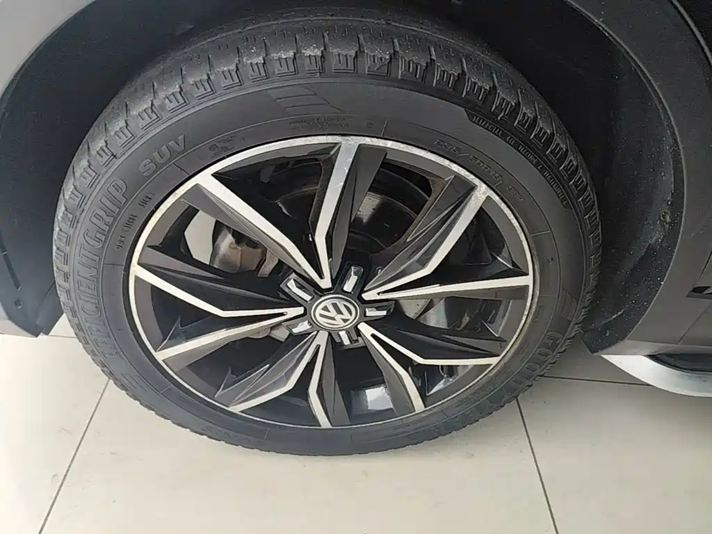 Volkswagen Tiguan L — миниатюра 23