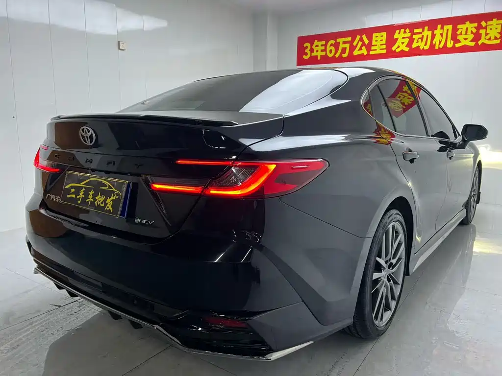 Toyota Camry — миниатюра 4