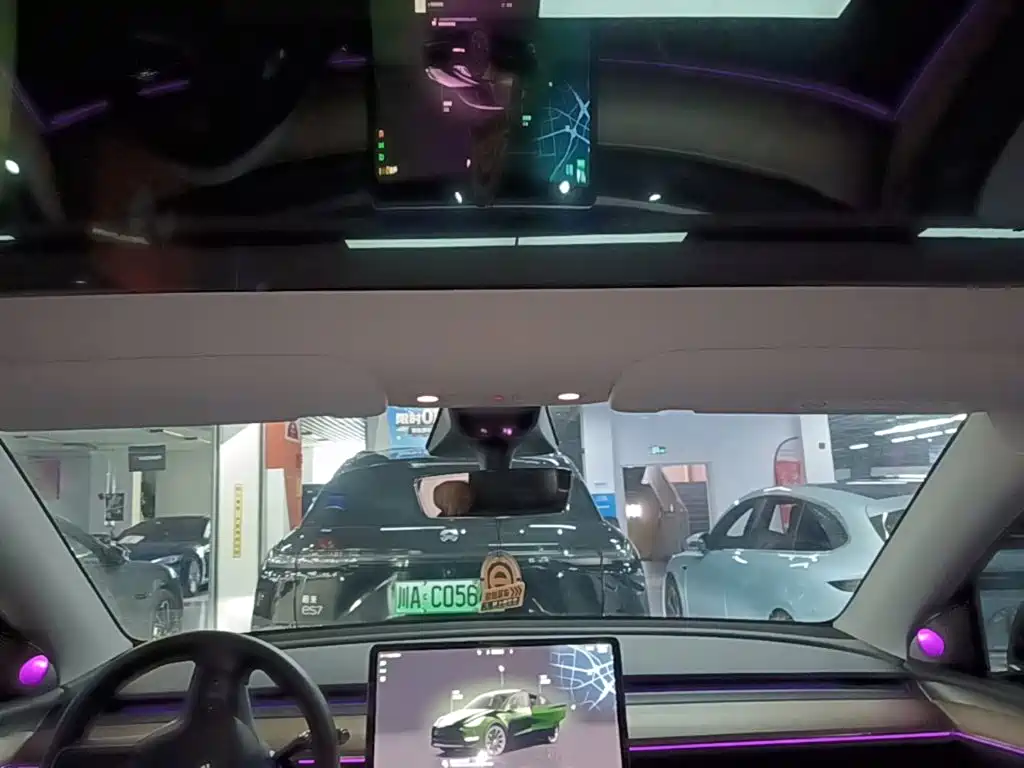 Tesla Model Y — миниатюра 18