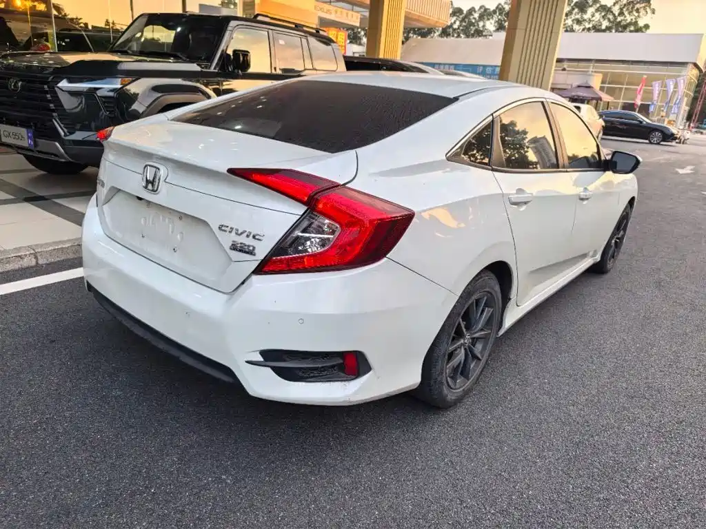 Honda Civic — миниатюра 5