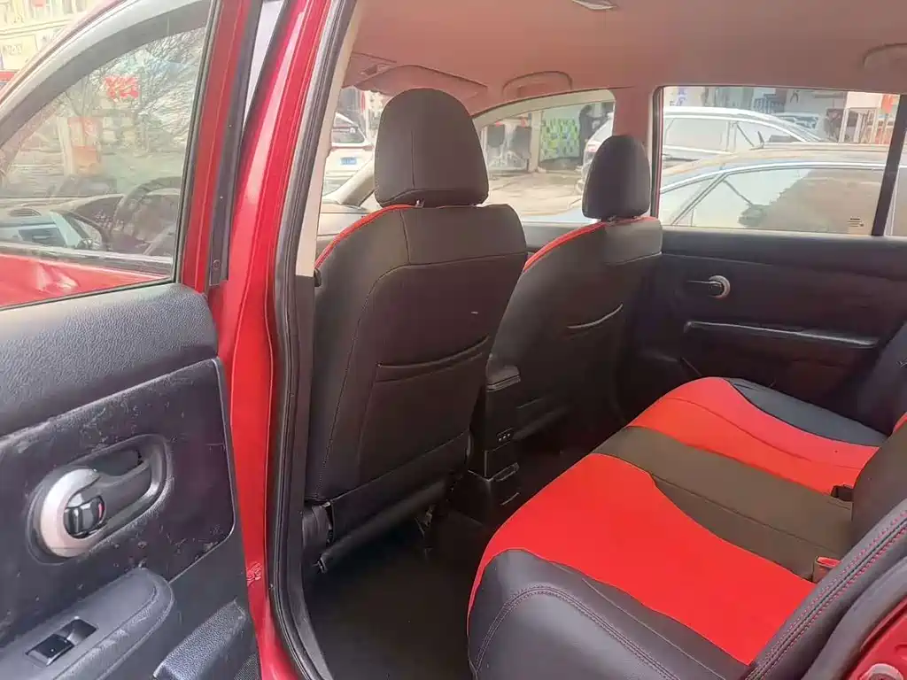 Nissan Tiida — миниатюра 8