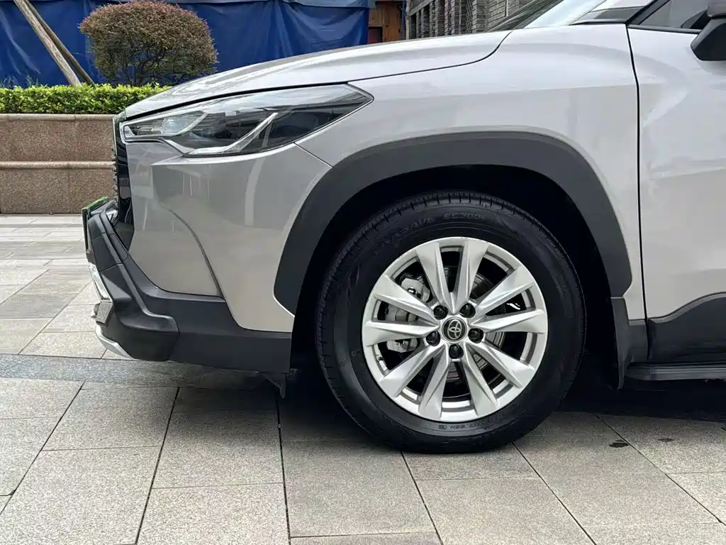 Toyota Corolla Cross — миниатюра 23