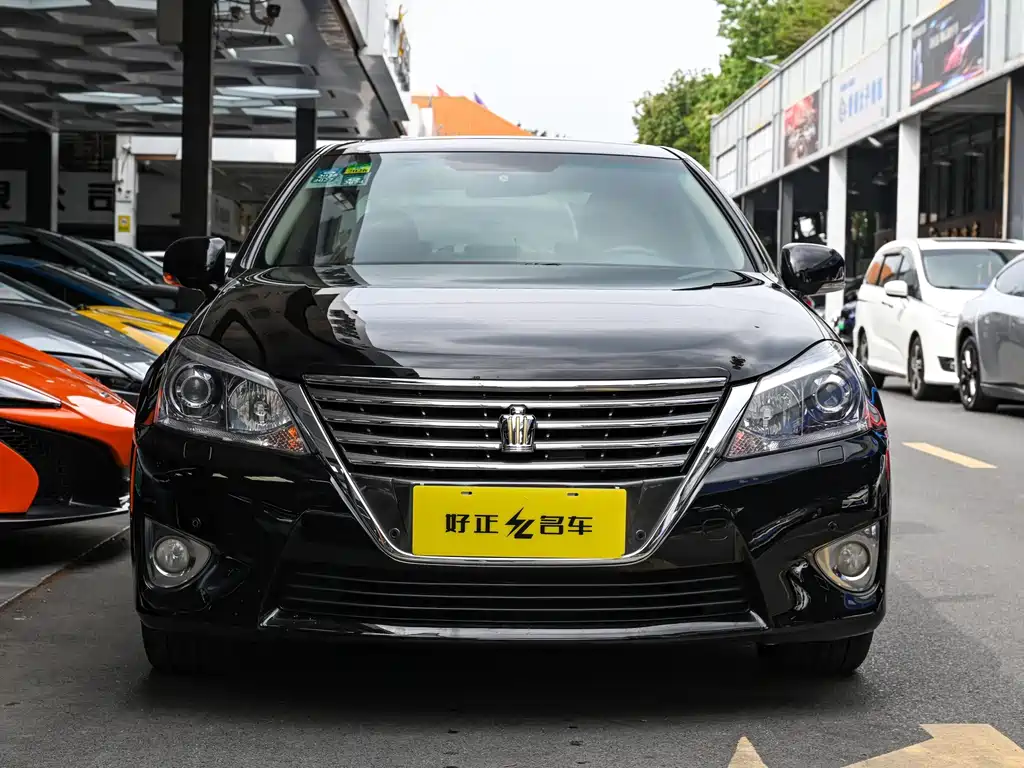 Toyota Crown — миниатюра 2