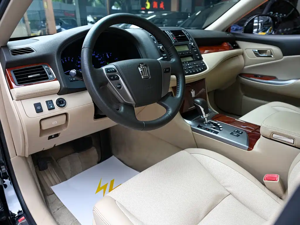 Toyota Crown — миниатюра 7