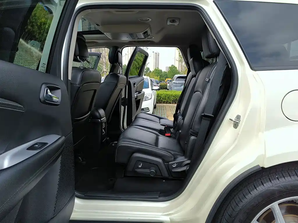 Dodge Journey — миниатюра 8
