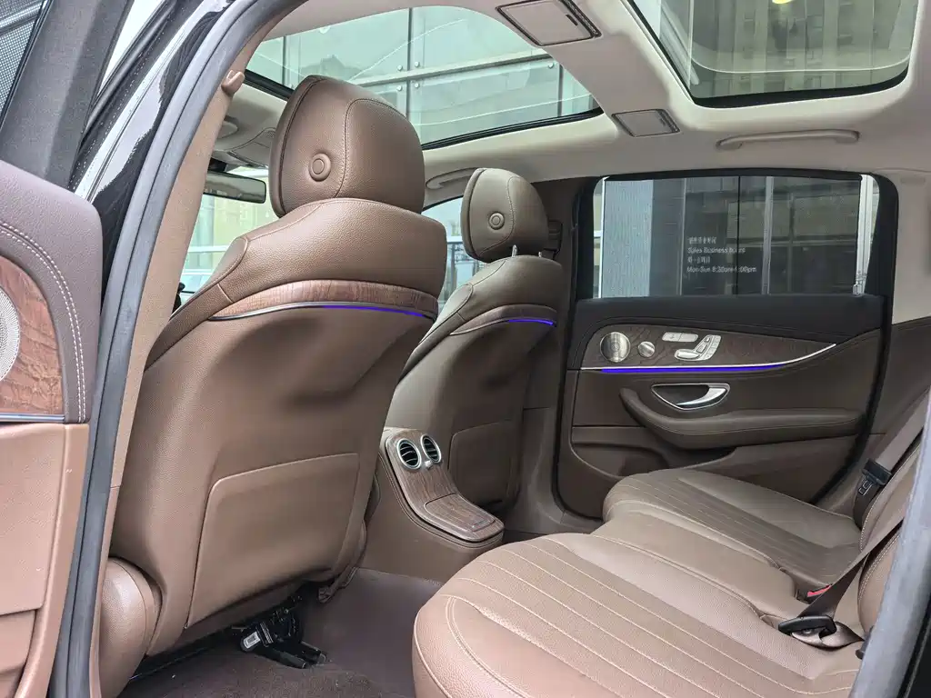 Mercedes-Benz E-Class — миниатюра 9