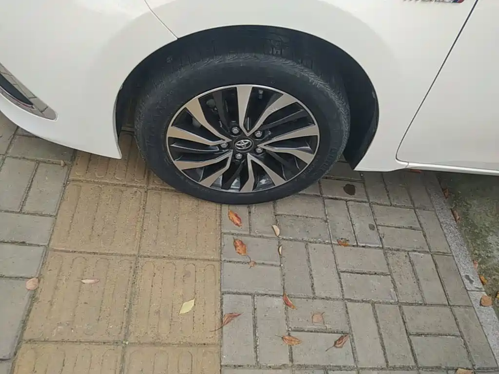 Toyota Corolla Hybrid — миниатюра 23