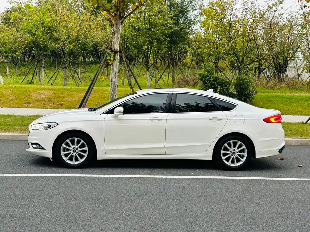 Ford Mondeo — миниатюра 7