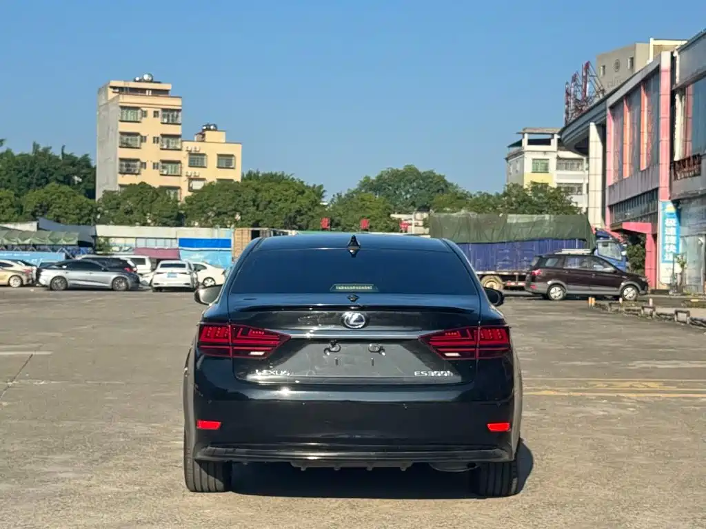 Lexus ES — миниатюра 7