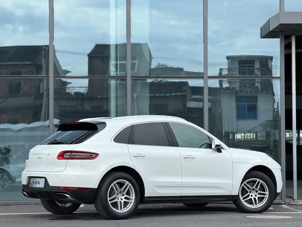 Porsche Macan — миниатюра 5