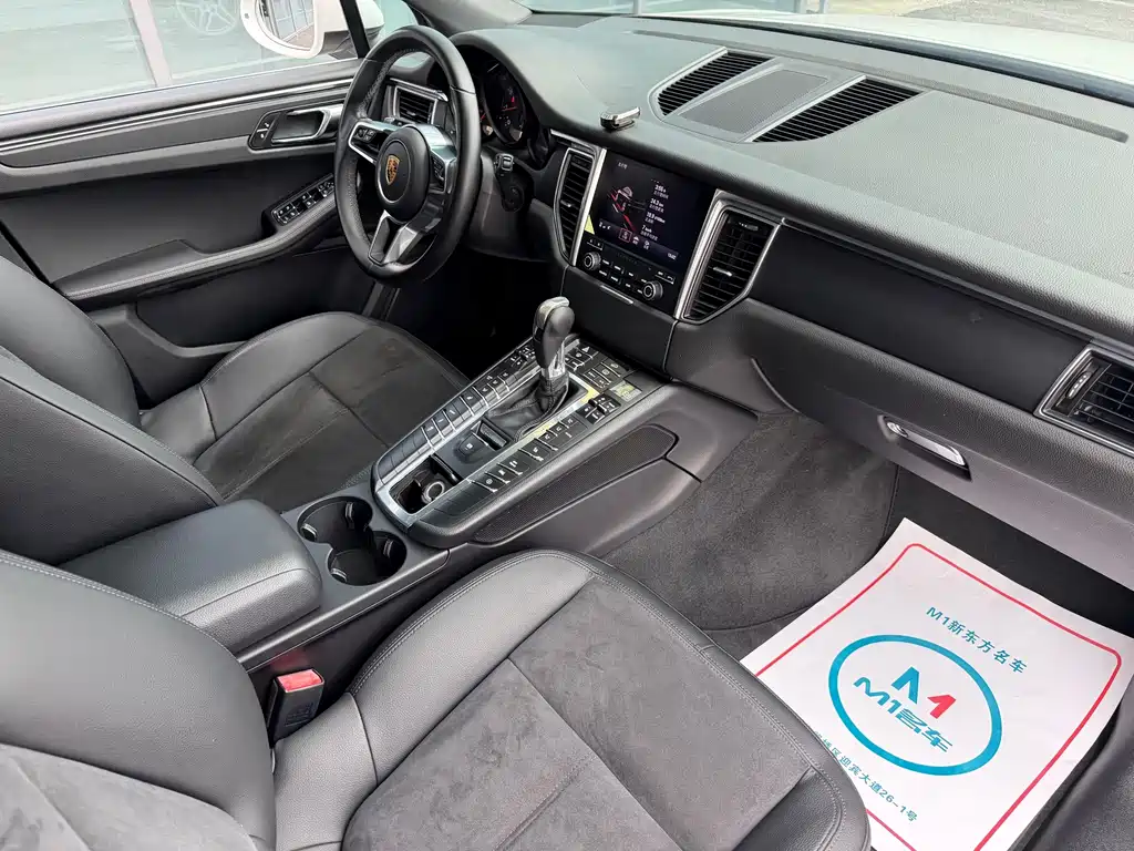 Porsche Macan — миниатюра 14