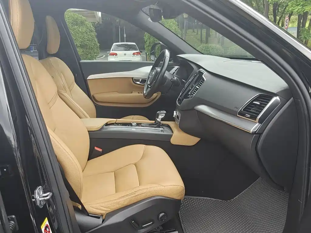 Volvo XC90 — миниатюра 11