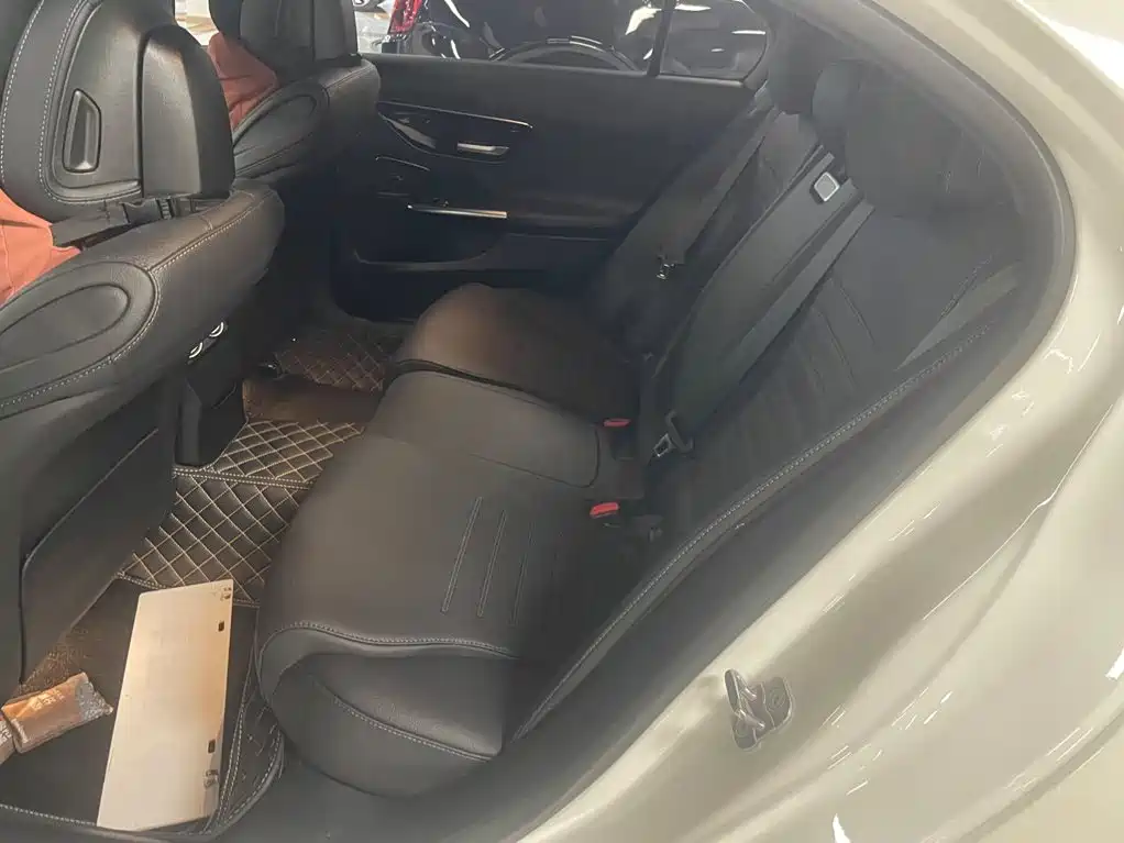 Mercedes-Benz C-Class — миниатюра 7