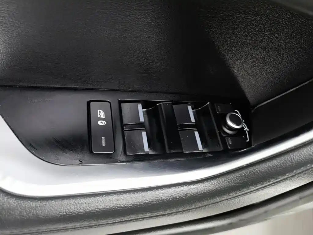 Jaguar XEL — миниатюра 9