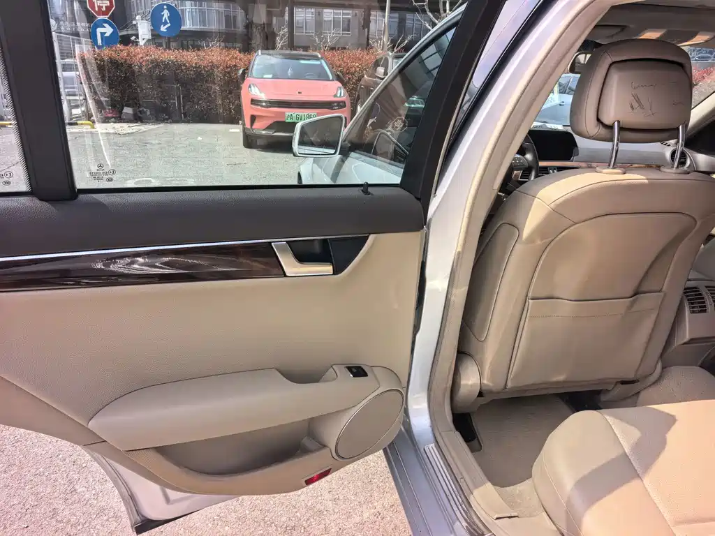Mercedes-Benz C-Class — миниатюра 13