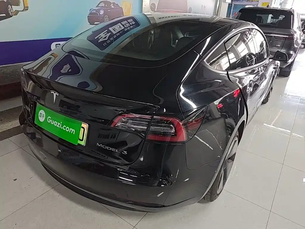 Tesla Model 3 — миниатюра 7