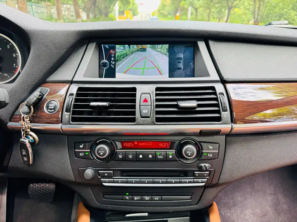 BMW X6 — миниатюра 11