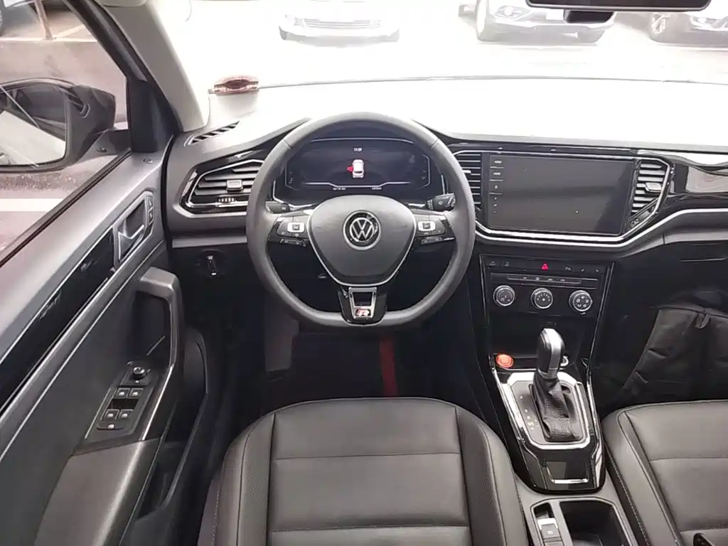 Volkswagen T-Roc — миниатюра 11