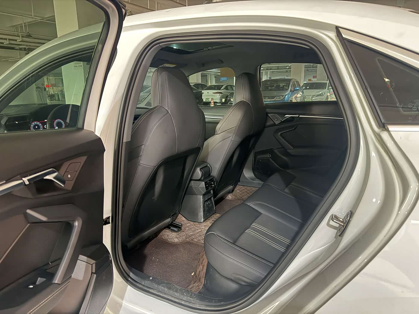 Audi A3 1.4 л 2022 г. Белый, пробег 31500 км