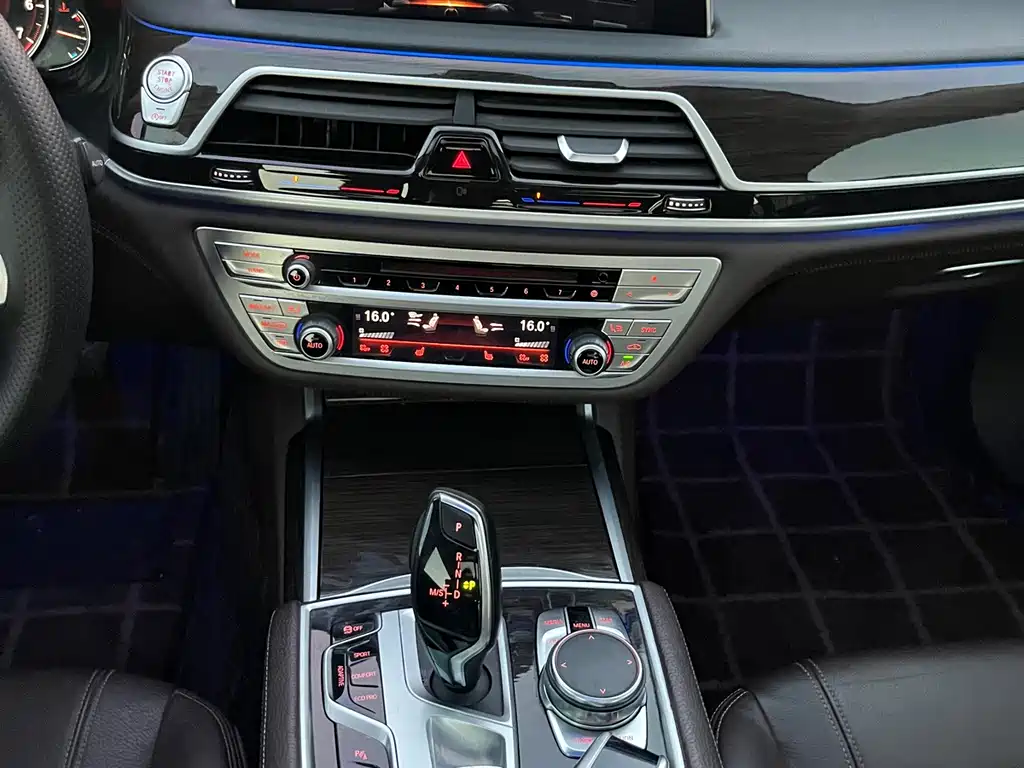 BMW 7 Series — миниатюра 12