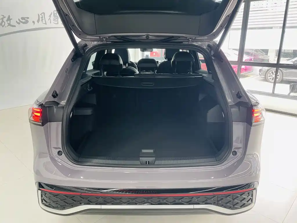 Volkswagen Tiguan L — миниатюра 15