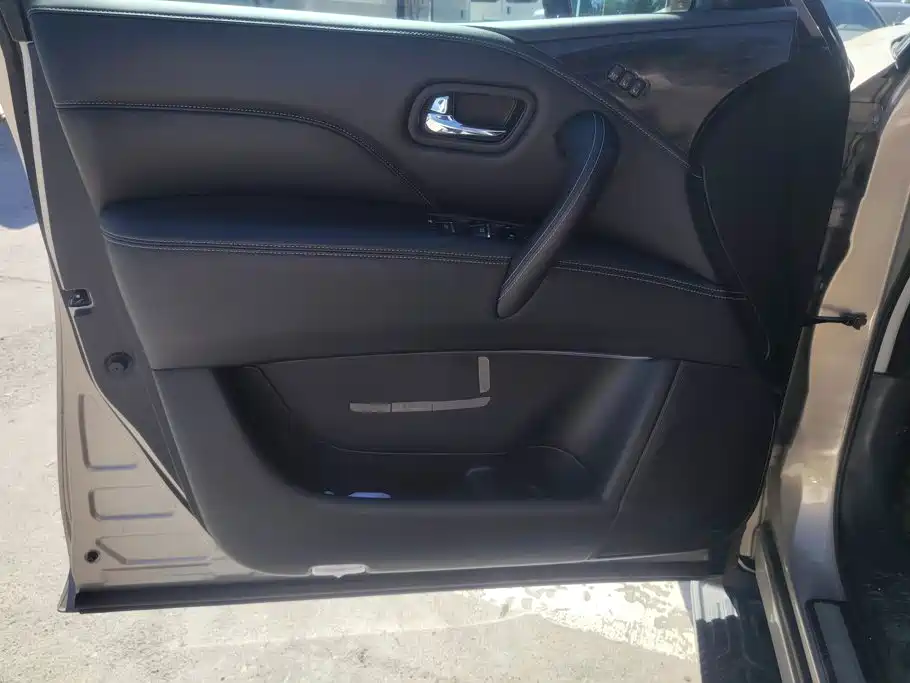 Infiniti QX80 — миниатюра 7