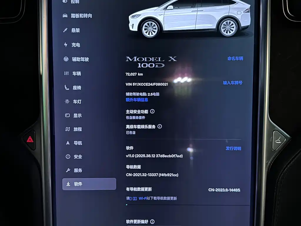 Tesla Model X — миниатюра 16