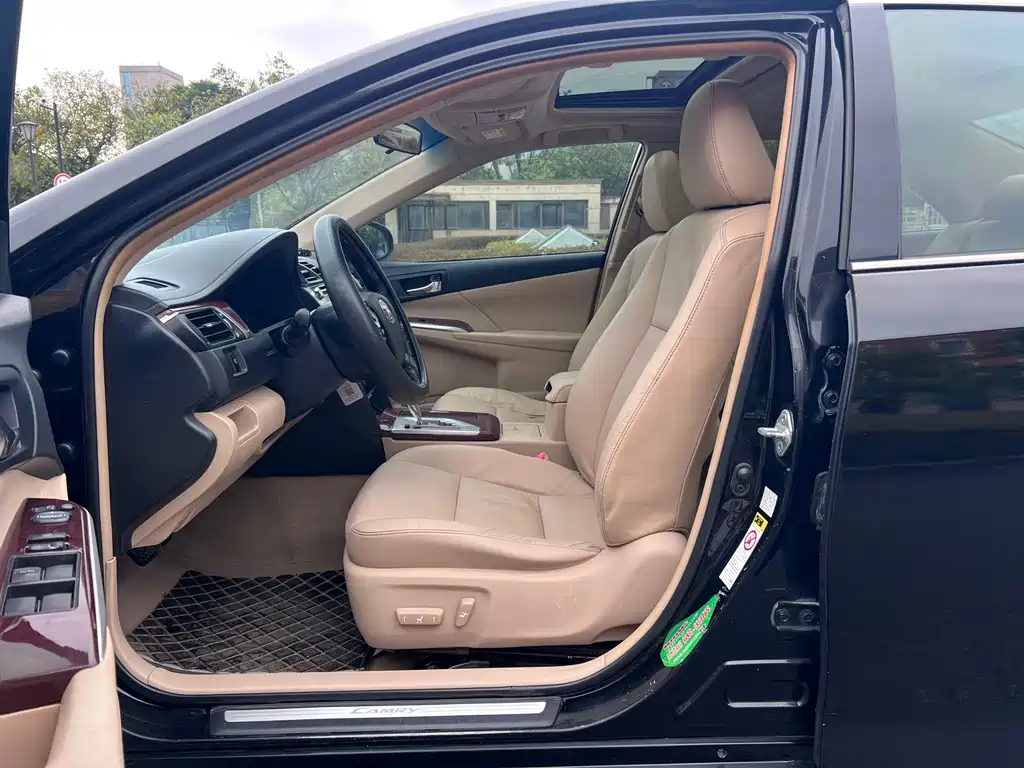 Toyota Camry — миниатюра 14