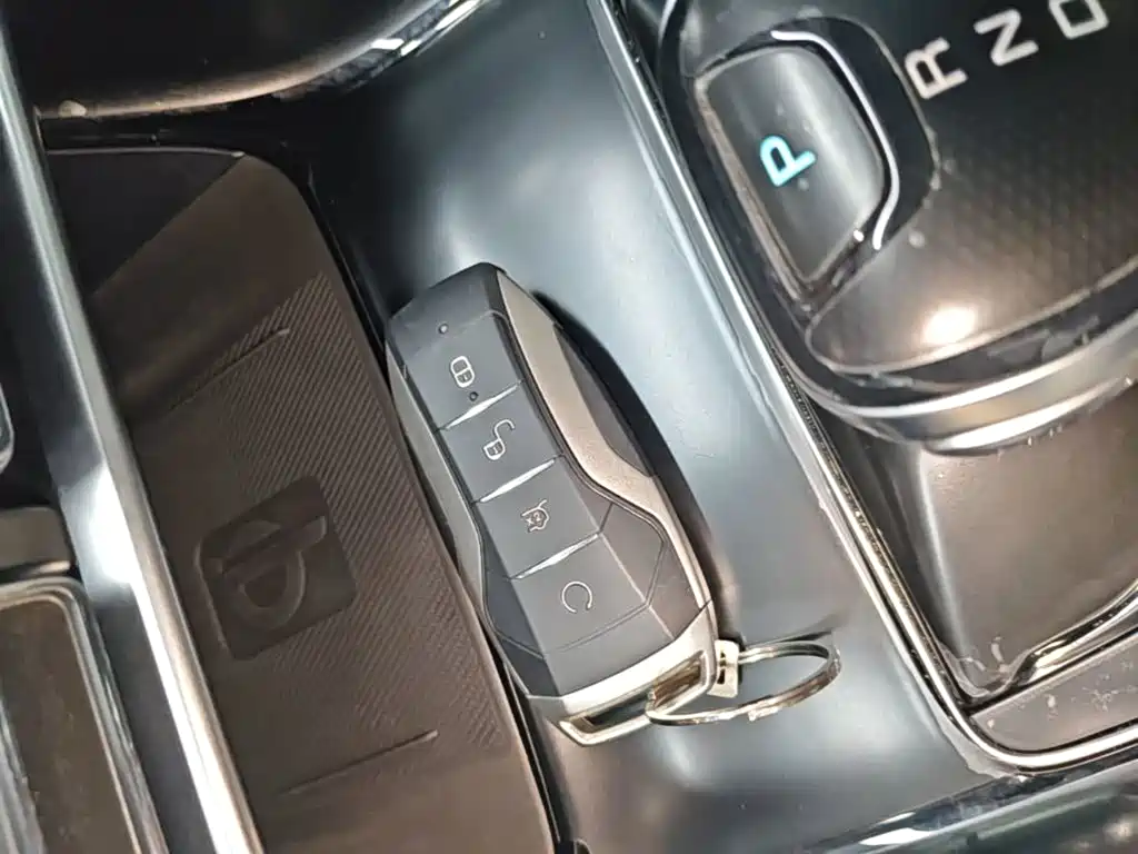 BYD PLUS New Energy — миниатюра 9