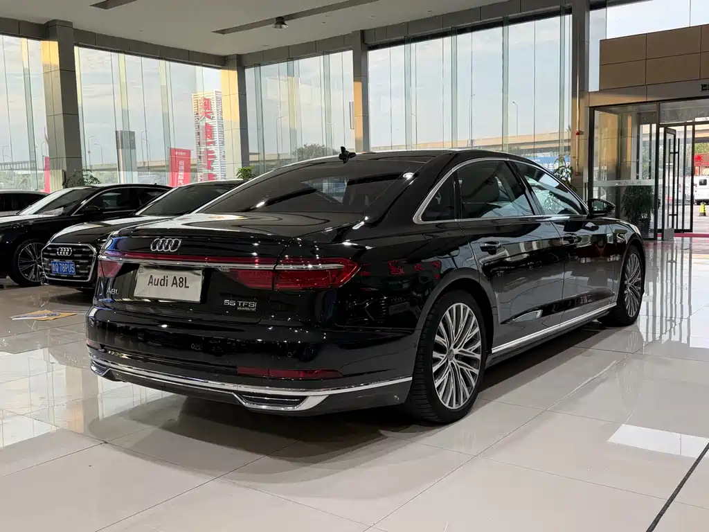 Audi A8 — миниатюра 3