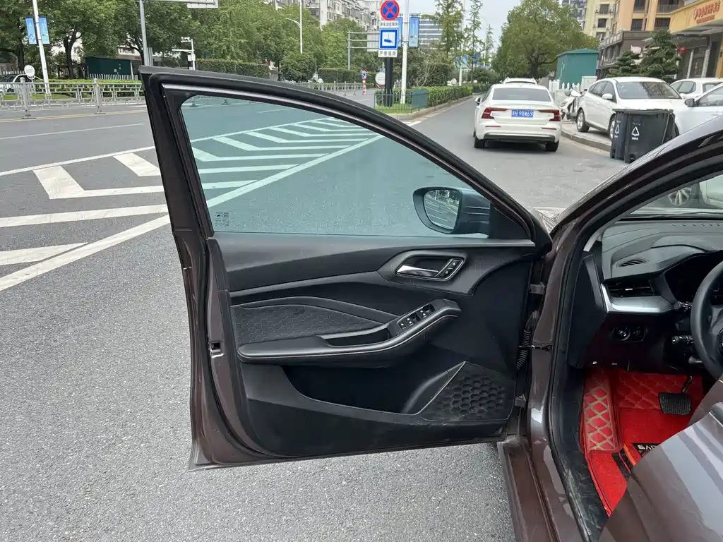 MG MG5 — миниатюра 13