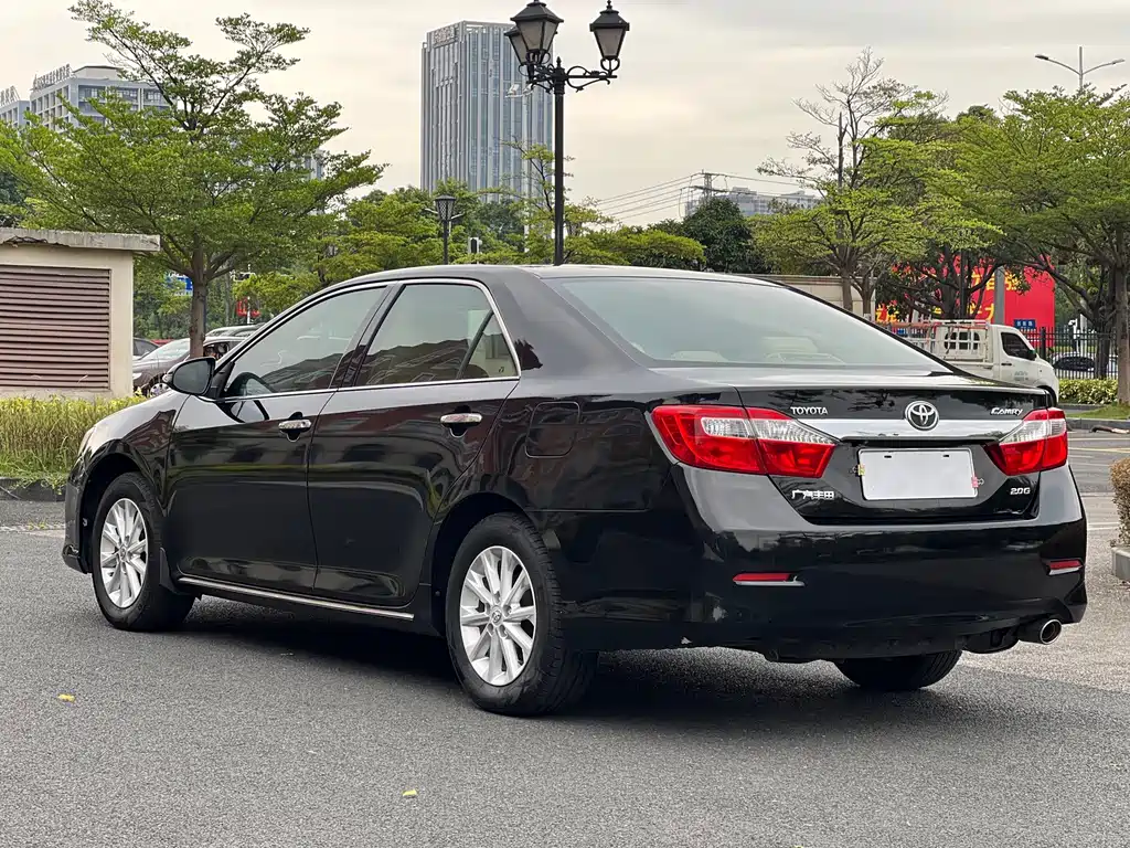 Toyota Camry — миниатюра 4