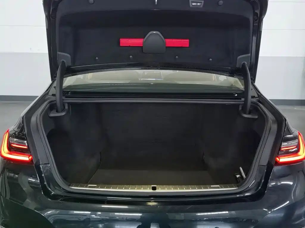 BMW 7 Series — миниатюра 16