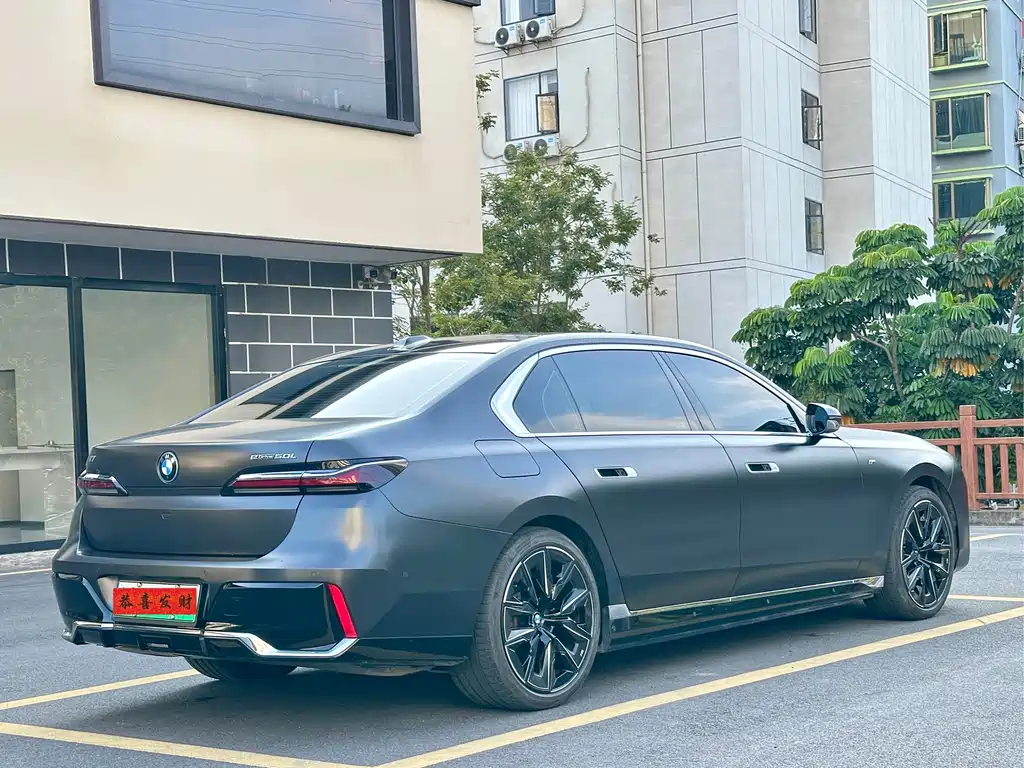 BMW i7 — миниатюра 6