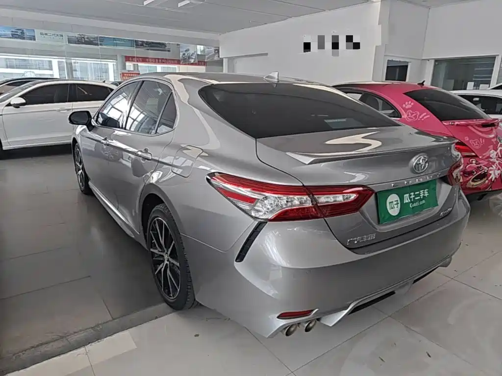 Toyota Camry — миниатюра 5
