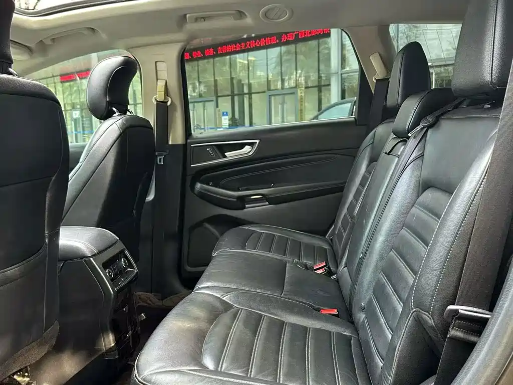 Ford Edge — миниатюра 8