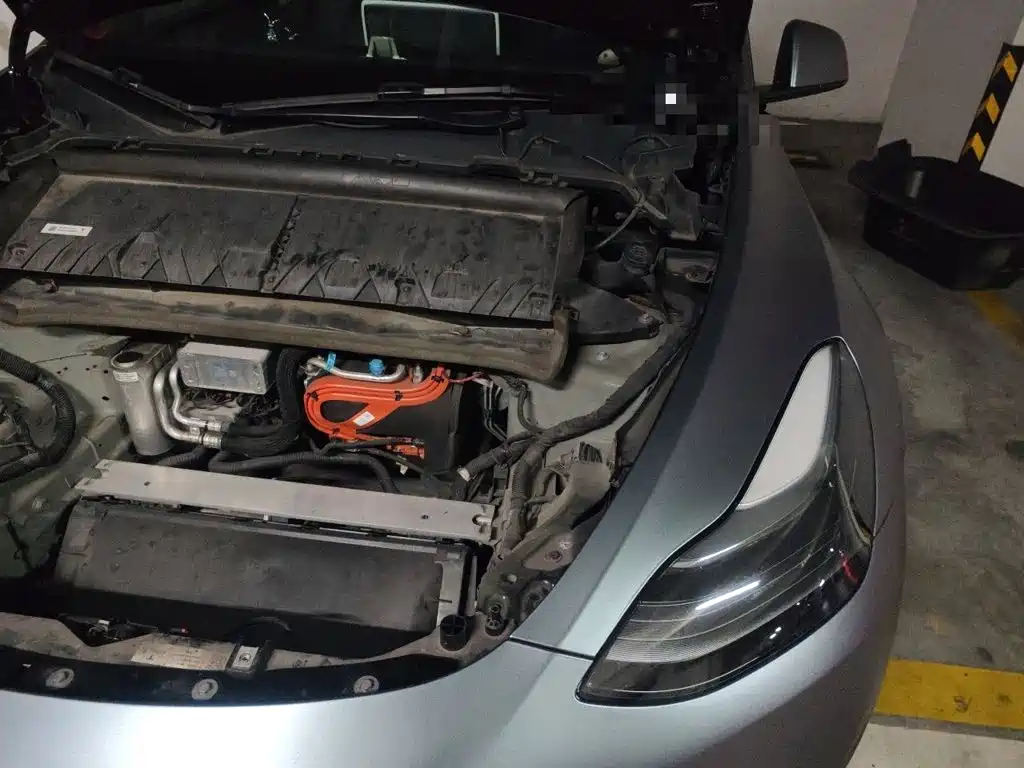 Tesla Model Y — миниатюра 21