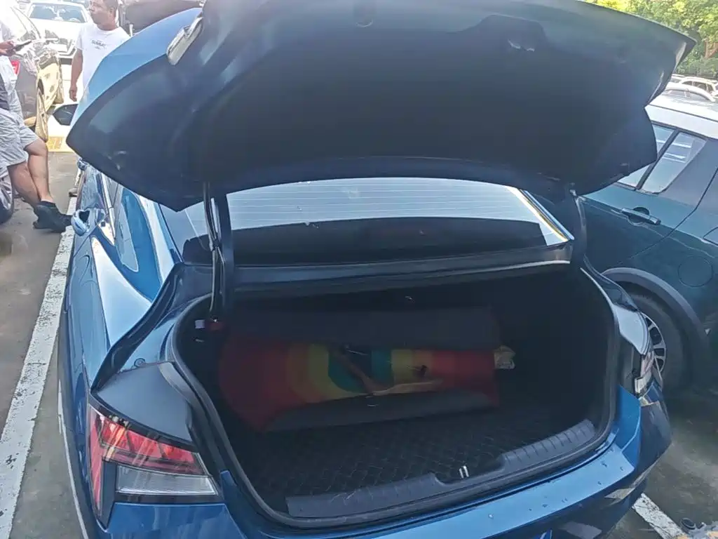 Hyundai Elantra — миниатюра 19