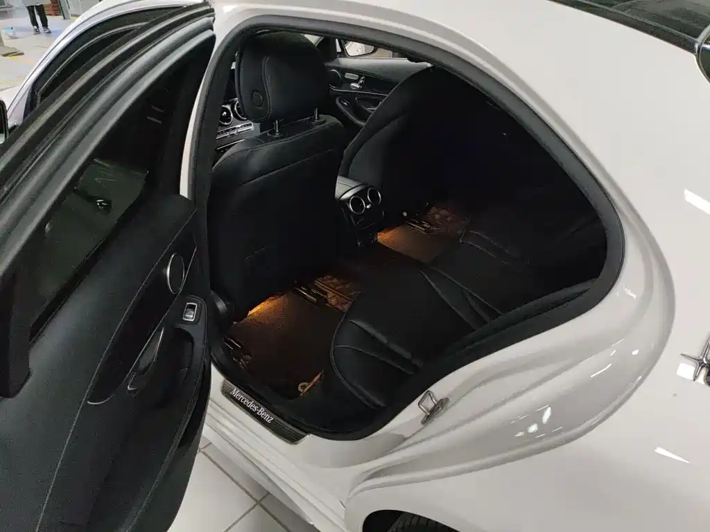 Mercedes-Benz C-Class — миниатюра 5