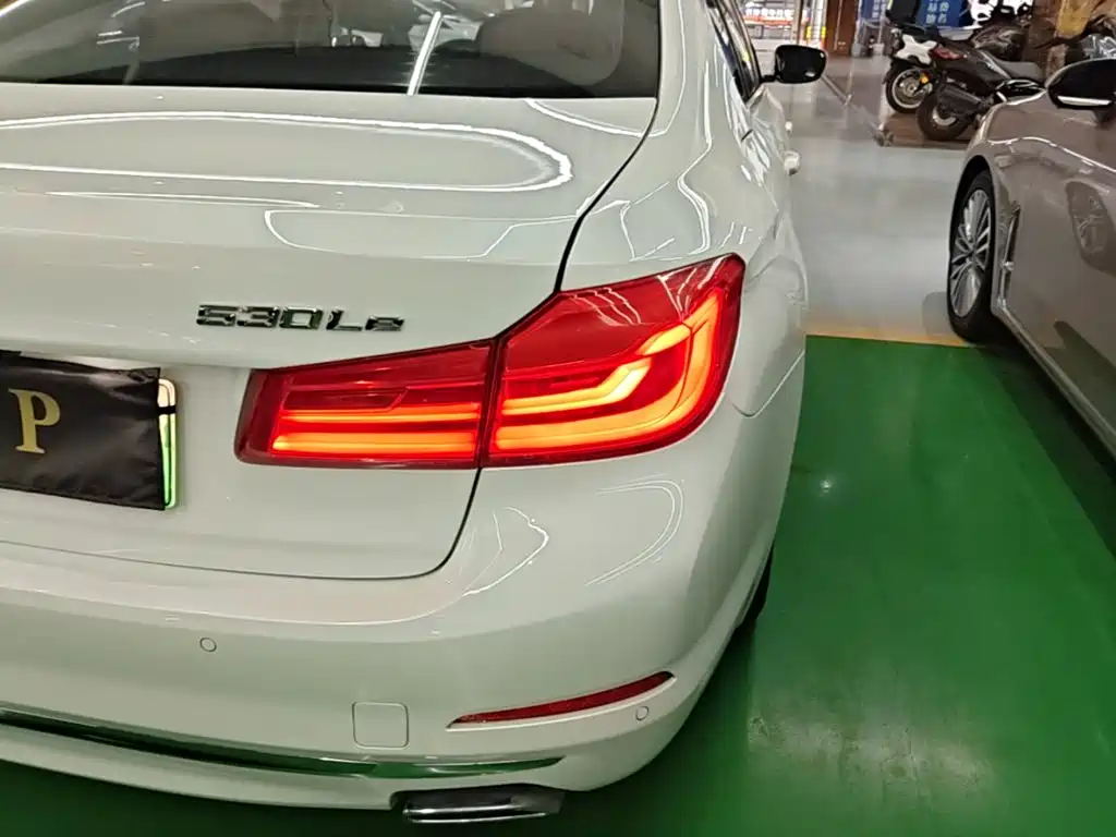 BMW 5 Series New Energy — миниатюра 8